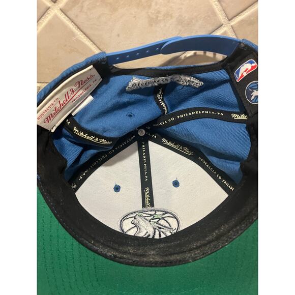 Men's Mitchell & Ness Navy Minnesota Timberwolves Official Team Snapback Hat - Picture 5 of 5